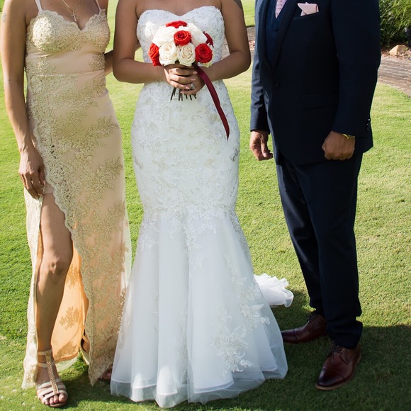 Wedding dress - Picture 2 of 4